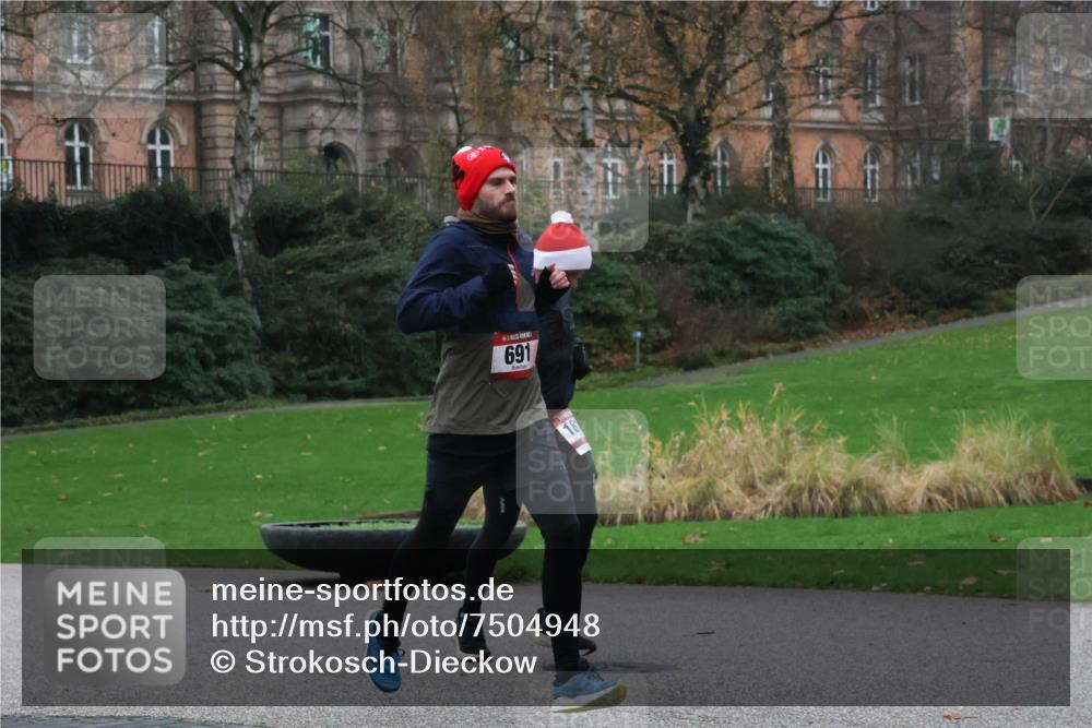 08.12.2024 - St. Pauli X-Mass-Run No. 14 Strokosch-Dieckow http://msf.ph/oto/7504948 08.12.2024 09:38:56 Laufen 691, 18, 69 meine-sportfotos.de