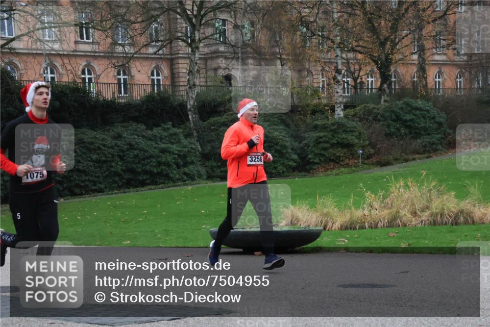 08.12.2024 - St. Pauli X-Mass-Run No. 14 Strokosch-Dieckow http://msf.ph/oto/7504955 08.12.2024 09:39:00 Laufen 5, 1075, 3256 meine-sportfotos.de