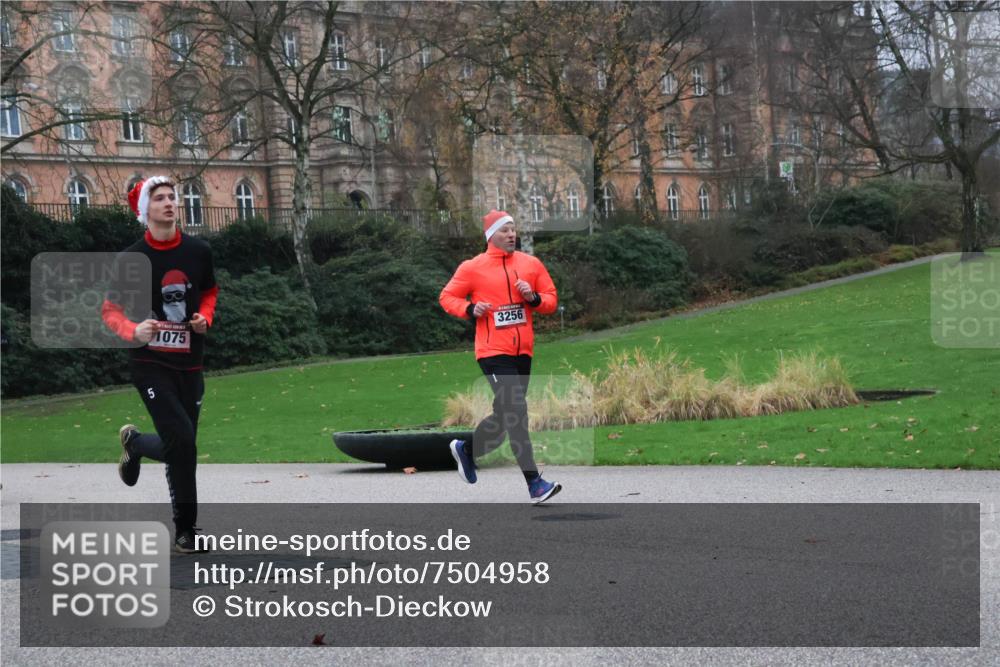 08.12.2024 - St. Pauli X-Mass-Run No. 14 Strokosch-Dieckow http://msf.ph/oto/7504958 08.12.2024 09:39:01 Laufen 5, 1075, 3256 meine-sportfotos.de