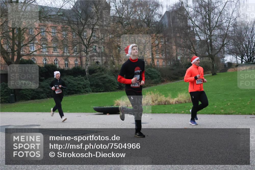 08.12.2024 - St. Pauli X-Mass-Run No. 14 Strokosch-Dieckow http://msf.ph/oto/7504966 08.12.2024 09:39:01 Laufen 1080, 5, 075, 3256 meine-sportfotos.de