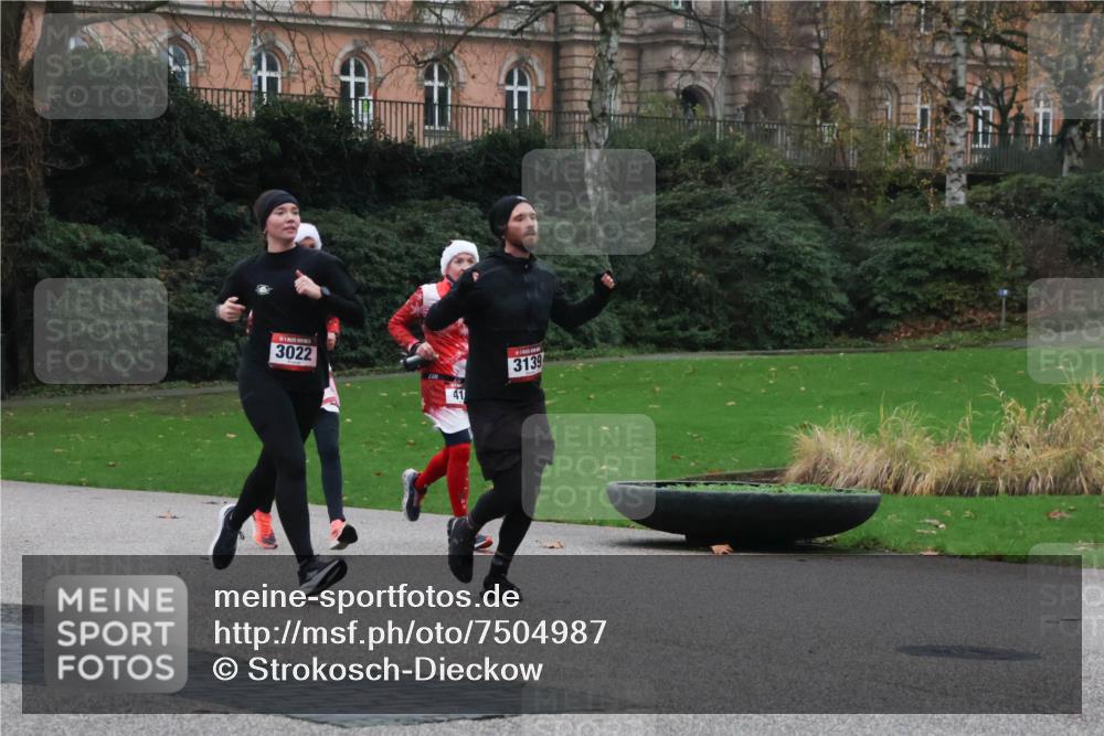 08.12.2024 - St. Pauli X-Mass-Run No. 14 Strokosch-Dieckow http://msf.ph/oto/7504987 08.12.2024 09:39:08 Laufen 3022, 41, 3139 meine-sportfotos.de