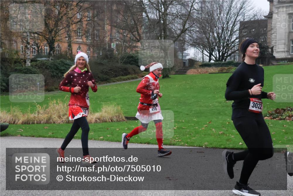 08.12.2024 - St. Pauli X-Mass-Run No. 14 Strokosch-Dieckow http://msf.ph/oto/7505010 08.12.2024 09:39:11 Laufen 10, 410, 3022 meine-sportfotos.de