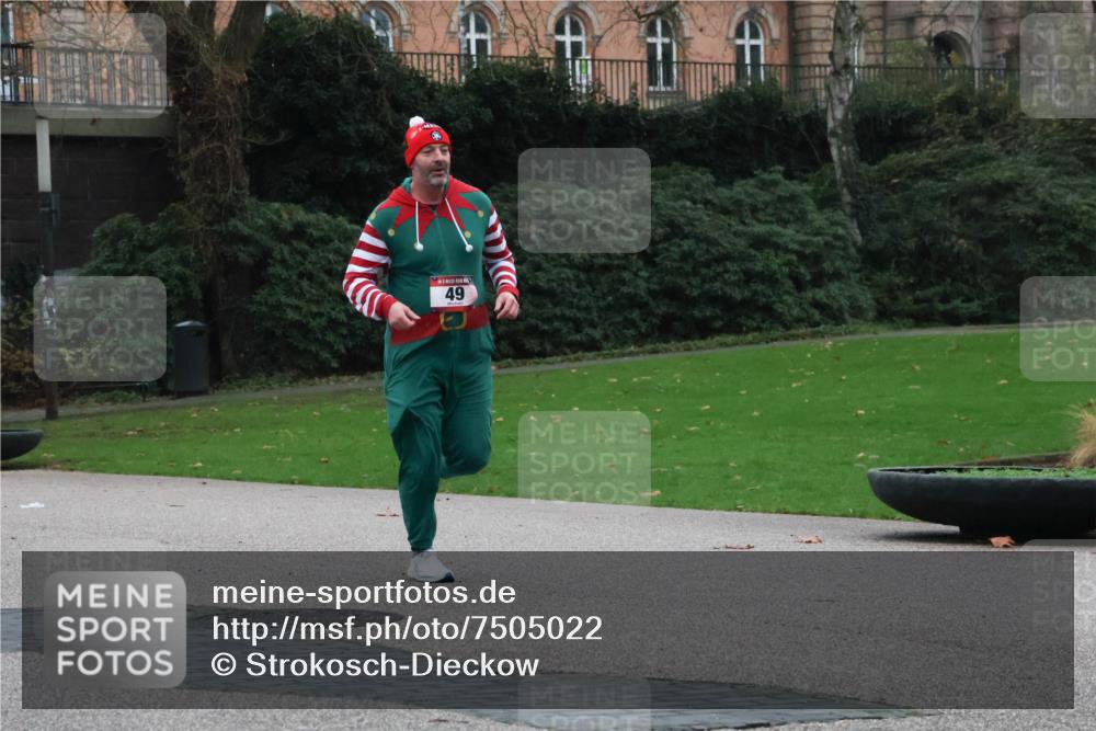 08.12.2024 - St. Pauli X-Mass-Run No. 14 Strokosch-Dieckow http://msf.ph/oto/7505022 08.12.2024 09:39:12 Laufen 49 meine-sportfotos.de