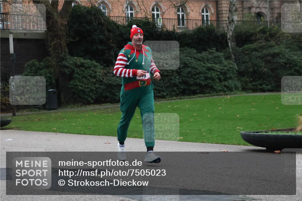 08.12.2024 - St. Pauli X-Mass-Run No. 14 Strokosch-Dieckow http://msf.ph/oto/7505023 08.12.2024 09:39:12 Laufen  meine-sportfotos.de