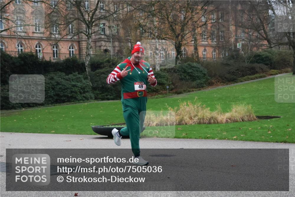 08.12.2024 - St. Pauli X-Mass-Run No. 14 Strokosch-Dieckow http://msf.ph/oto/7505036 08.12.2024 09:39:14 Laufen 49 meine-sportfotos.de
