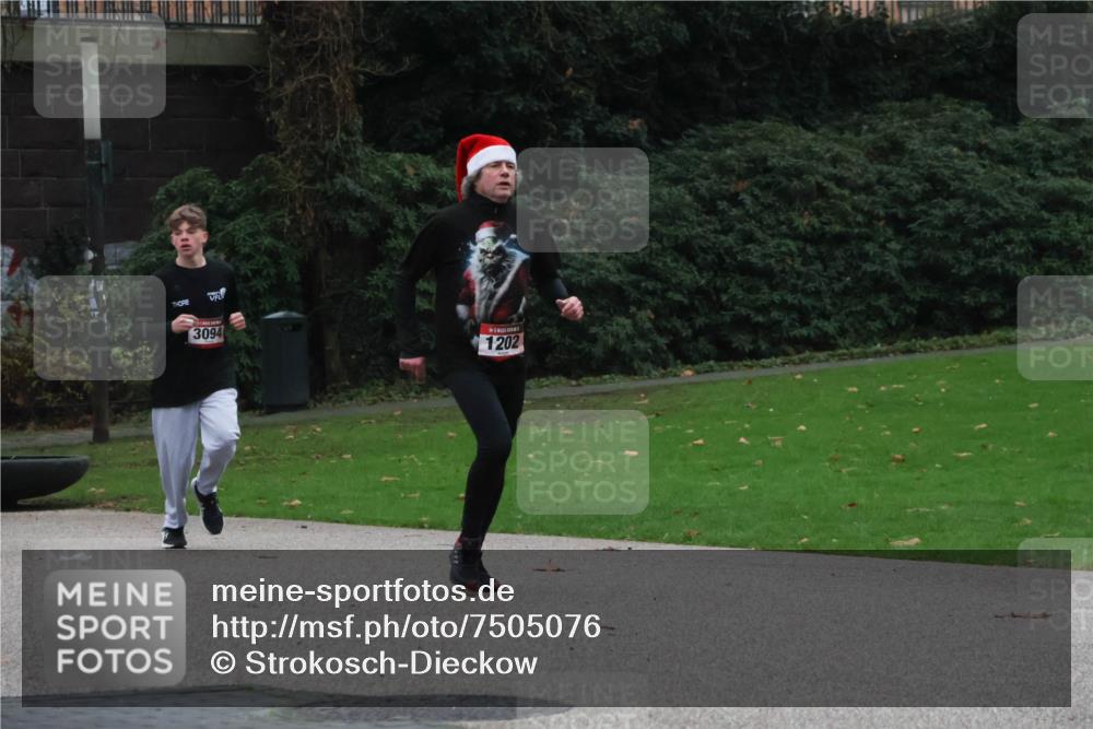 08.12.2024 - St. Pauli X-Mass-Run No. 14 Strokosch-Dieckow http://msf.ph/oto/7505076 08.12.2024 09:39:21 Laufen 3094, 1202 meine-sportfotos.de