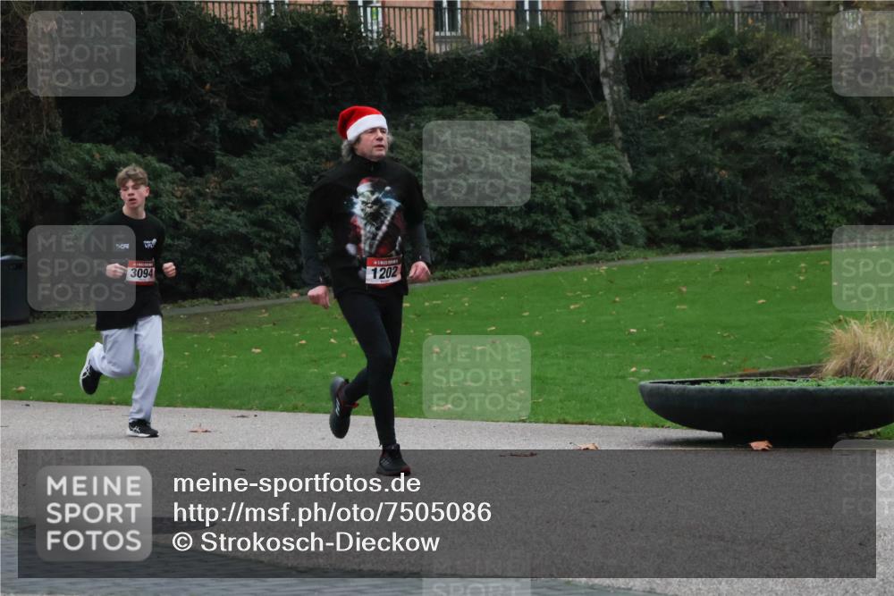 08.12.2024 - St. Pauli X-Mass-Run No. 14 Strokosch-Dieckow http://msf.ph/oto/7505086 08.12.2024 09:39:21 Laufen 3094, 1202 meine-sportfotos.de