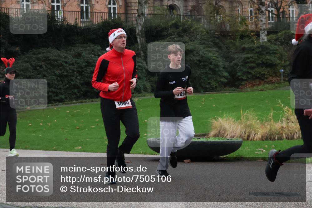 08.12.2024 - St. Pauli X-Mass-Run No. 14 Strokosch-Dieckow http://msf.ph/oto/7505106 08.12.2024 09:39:23 Laufen 49, 3095, 094 meine-sportfotos.de