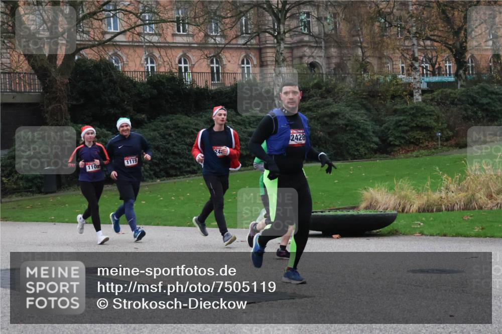 08.12.2024 - St. Pauli X-Mass-Run No. 14 Strokosch-Dieckow http://msf.ph/oto/7505119 08.12.2024 09:39:25 Laufen 1105, 1119, 24, 2428 meine-sportfotos.de