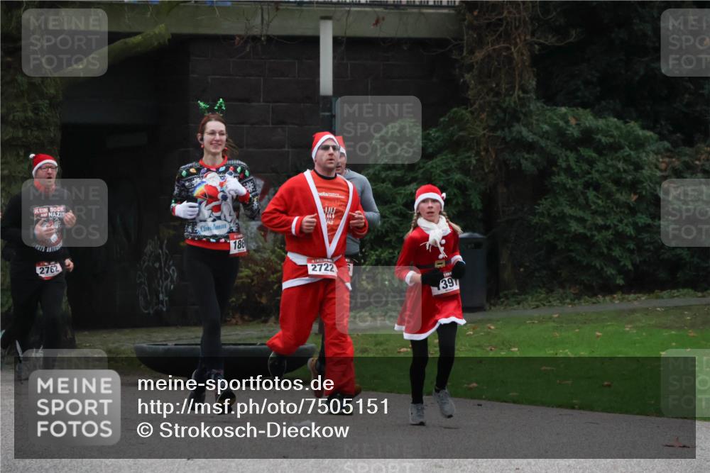 08.12.2024 - St. Pauli X-Mass-Run No. 14 Strokosch-Dieckow http://msf.ph/oto/7505151 08.12.2024 09:39:31 Laufen 2762, 188, 2722, 39 meine-sportfotos.de