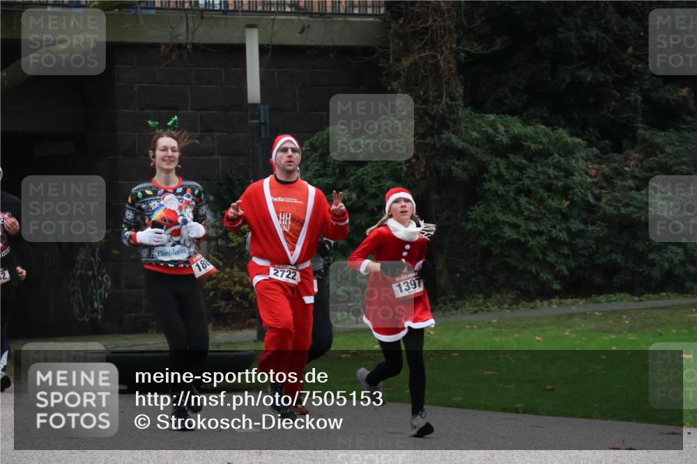 08.12.2024 - St. Pauli X-Mass-Run No. 14 Strokosch-Dieckow http://msf.ph/oto/7505153 08.12.2024 09:39:31 Laufen 52, 186, 2722, 1397 meine-sportfotos.de