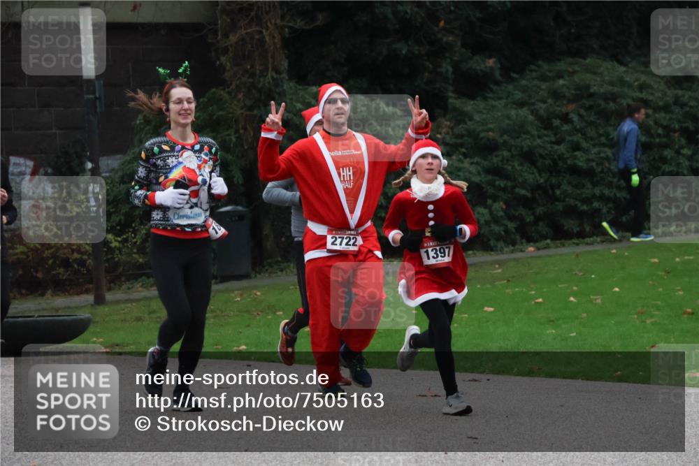 08.12.2024 - St. Pauli X-Mass-Run No. 14 Strokosch-Dieckow http://msf.ph/oto/7505163 08.12.2024 09:39:32 Laufen 2722, 1397 meine-sportfotos.de