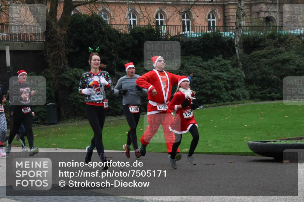 08.12.2024 - St. Pauli X-Mass-Run No. 14 Strokosch-Dieckow http://msf.ph/oto/7505171 08.12.2024 09:39:33 Laufen 0, 2762, 1396, 2722, 1397 meine-sportfotos.de