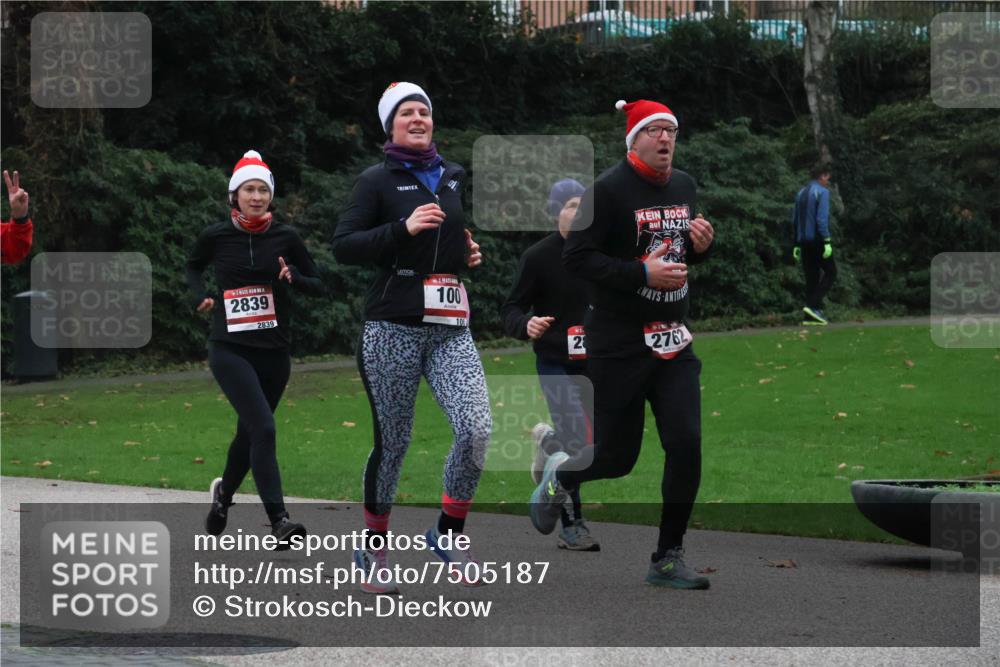 08.12.2024 - St. Pauli X-Mass-Run No. 14 Strokosch-Dieckow http://msf.ph/oto/7505187 08.12.2024 09:39:35 Laufen 2839, 2839, 100, 28, 2762 meine-sportfotos.de