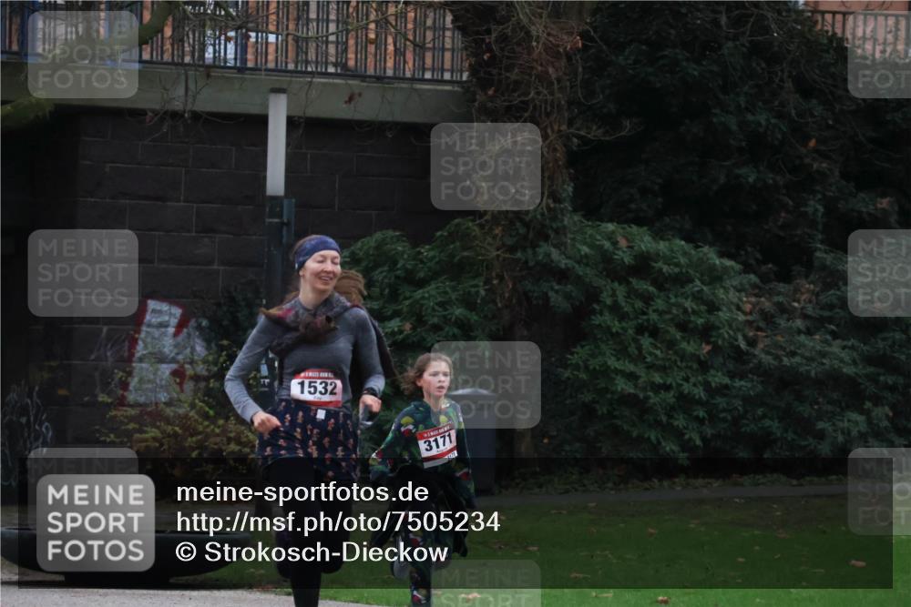 08.12.2024 - St. Pauli X-Mass-Run No. 14 Strokosch-Dieckow http://msf.ph/oto/7505234 08.12.2024 09:39:43 Laufen 1532, 3171 meine-sportfotos.de
