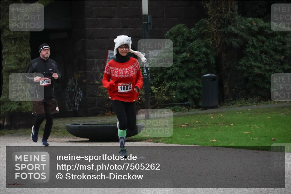08.12.2024 - St. Pauli X-Mass-Run No. 14 Strokosch-Dieckow http://msf.ph/oto/7505262 08.12.2024 09:39:48 Laufen 3092, 1802 meine-sportfotos.de