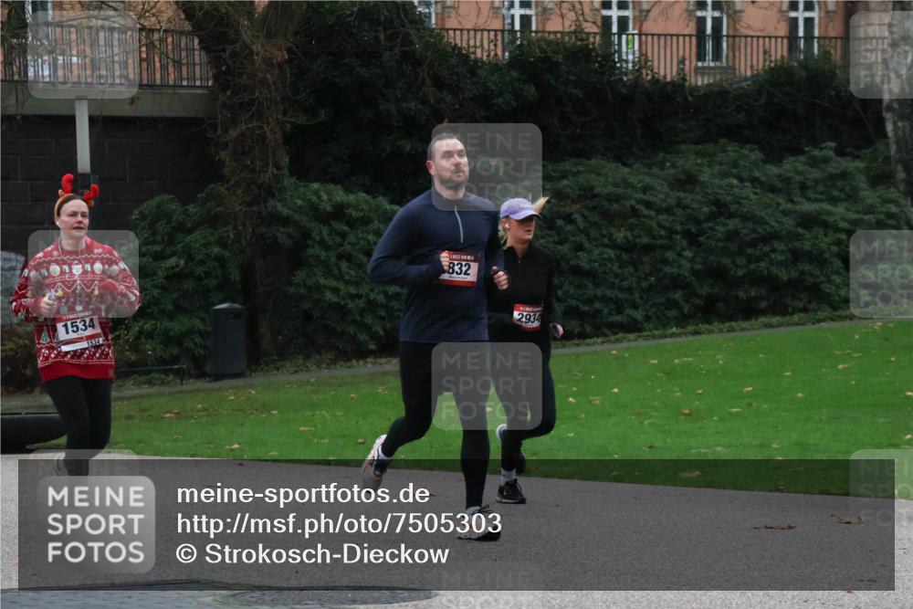 08.12.2024 - St. Pauli X-Mass-Run No. 14 Strokosch-Dieckow http://msf.ph/oto/7505303 08.12.2024 09:39:55 Laufen 1534, 832, 2934 meine-sportfotos.de