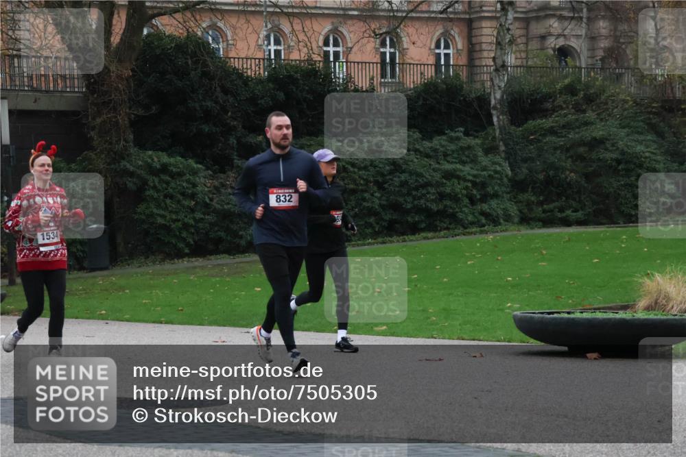 08.12.2024 - St. Pauli X-Mass-Run No. 14 Strokosch-Dieckow http://msf.ph/oto/7505305 08.12.2024 09:39:55 Laufen 1534, 832 meine-sportfotos.de