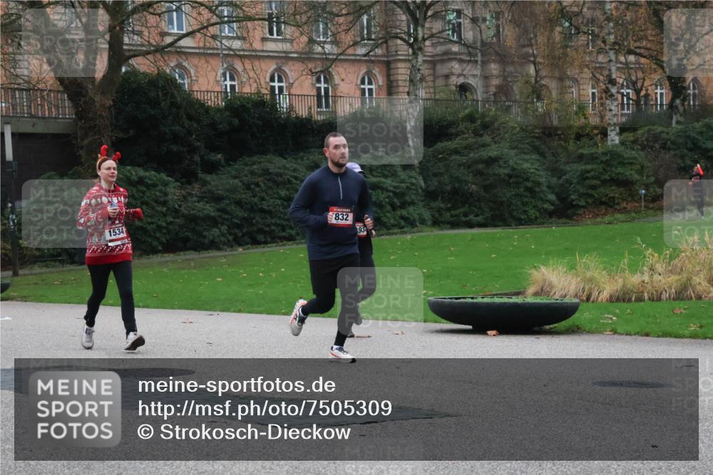08.12.2024 - St. Pauli X-Mass-Run No. 14 Strokosch-Dieckow http://msf.ph/oto/7505309 08.12.2024 09:39:56 Laufen 1534, 832, 934 meine-sportfotos.de