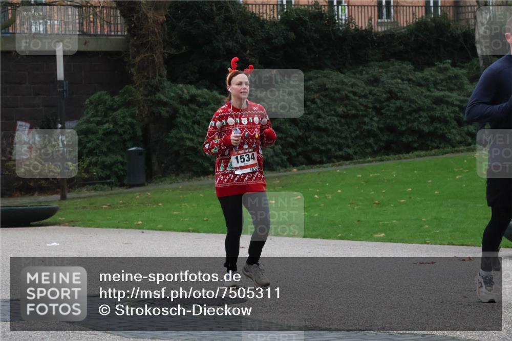 08.12.2024 - St. Pauli X-Mass-Run No. 14 Strokosch-Dieckow http://msf.ph/oto/7505311 08.12.2024 09:39:56 Laufen 1534, 1534 meine-sportfotos.de