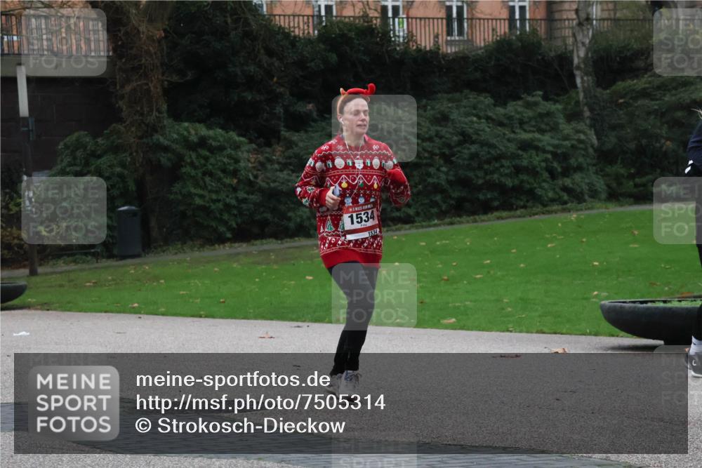 08.12.2024 - St. Pauli X-Mass-Run No. 14 Strokosch-Dieckow http://msf.ph/oto/7505314 08.12.2024 09:39:56 Laufen 1534, 1534 meine-sportfotos.de