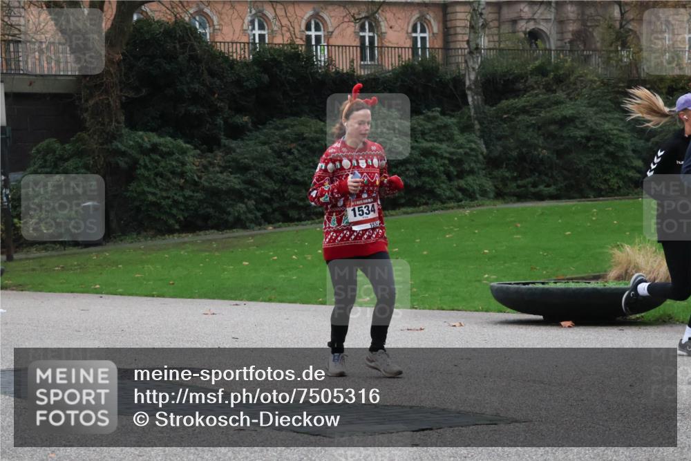 08.12.2024 - St. Pauli X-Mass-Run No. 14 Strokosch-Dieckow http://msf.ph/oto/7505316 08.12.2024 09:39:57 Laufen 1534, 1534 meine-sportfotos.de