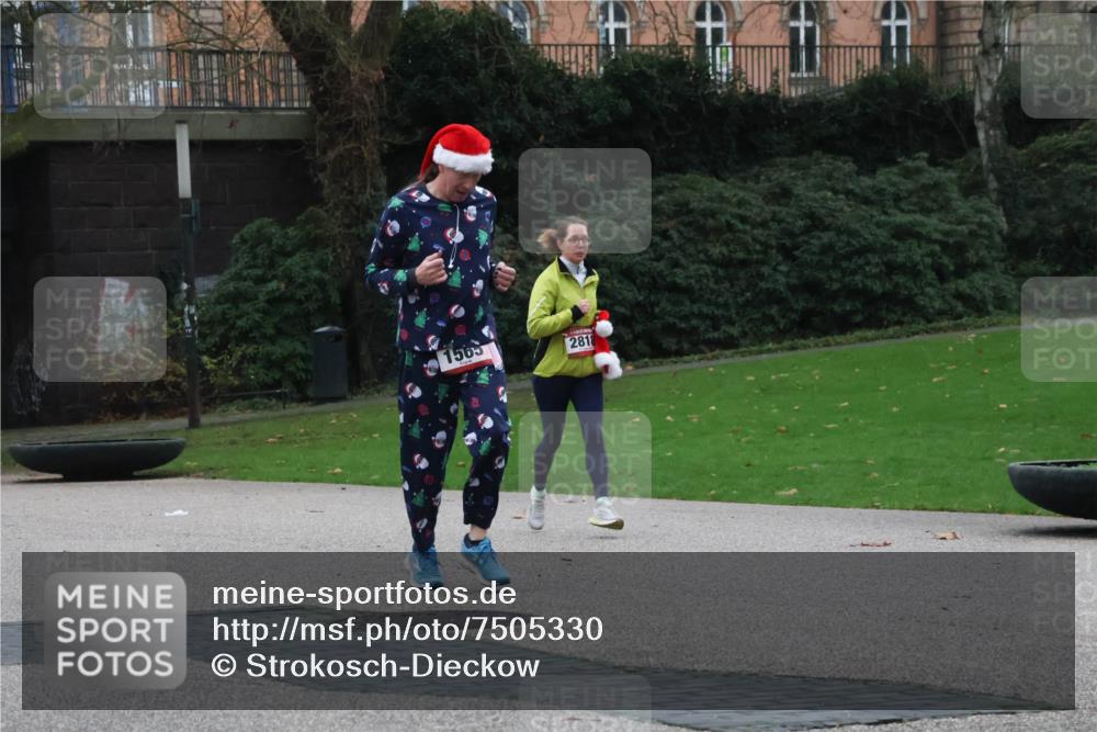 08.12.2024 - St. Pauli X-Mass-Run No. 14 Strokosch-Dieckow http://msf.ph/oto/7505330 08.12.2024 09:40:00 Laufen 1565, 2818 meine-sportfotos.de