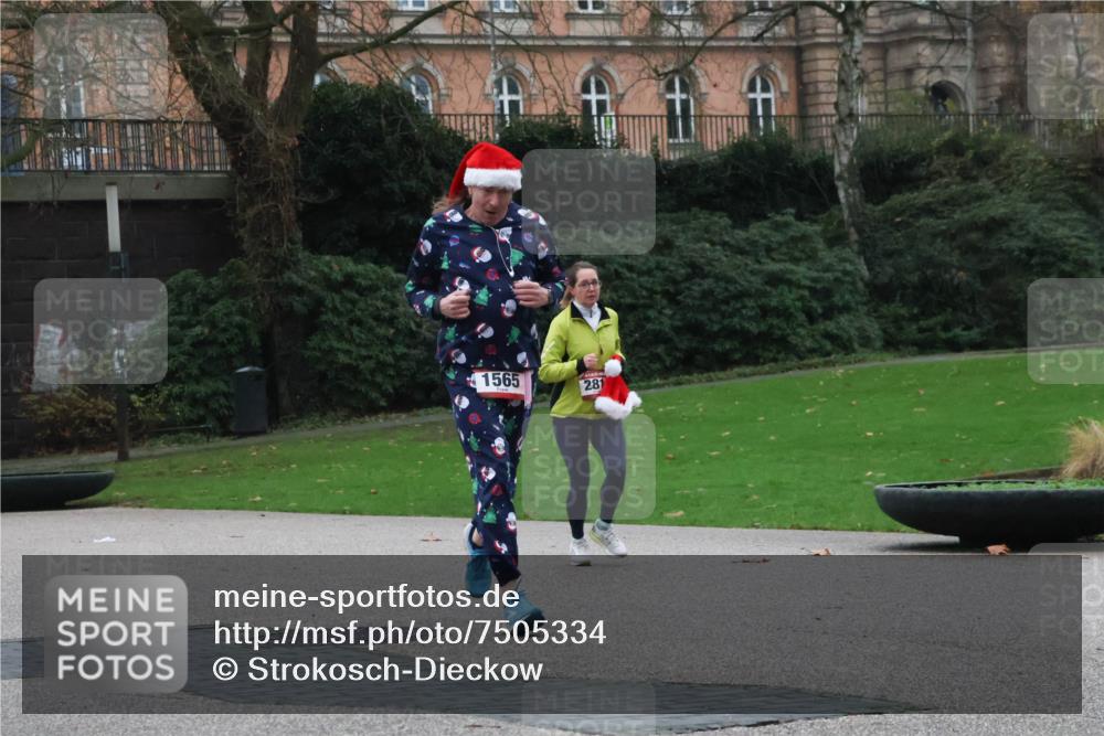 08.12.2024 - St. Pauli X-Mass-Run No. 14 Strokosch-Dieckow http://msf.ph/oto/7505334 08.12.2024 09:40:00 Laufen 1565, 281 meine-sportfotos.de