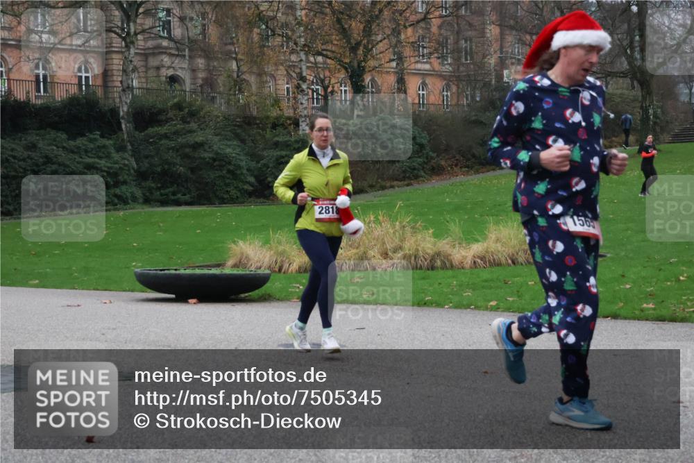 08.12.2024 - St. Pauli X-Mass-Run No. 14 Strokosch-Dieckow http://msf.ph/oto/7505345 08.12.2024 09:40:03 Laufen 2818, 1503 meine-sportfotos.de