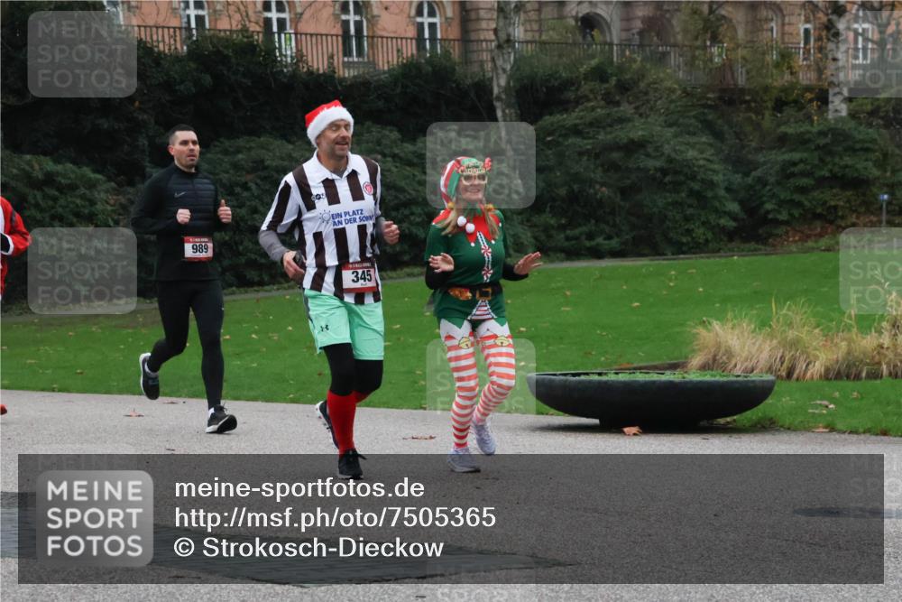 08.12.2024 - St. Pauli X-Mass-Run No. 14 Strokosch-Dieckow http://msf.ph/oto/7505365 08.12.2024 09:40:05 Laufen 989, 345 meine-sportfotos.de
