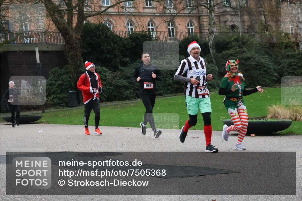 08.12.2024 - St. Pauli X-Mass-Run No. 14 Strokosch-Dieckow http://msf.ph/oto/7505368 08.12.2024 09:40:06 Laufen 062, 738, 989, 345 meine-sportfotos.de