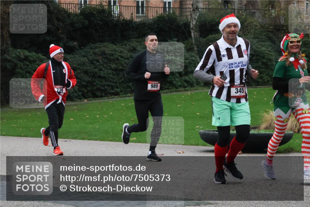 08.12.2024 - St. Pauli X-Mass-Run No. 14 Strokosch-Dieckow http://msf.ph/oto/7505373 08.12.2024 09:40:06 Laufen 989, 738, 345 meine-sportfotos.de