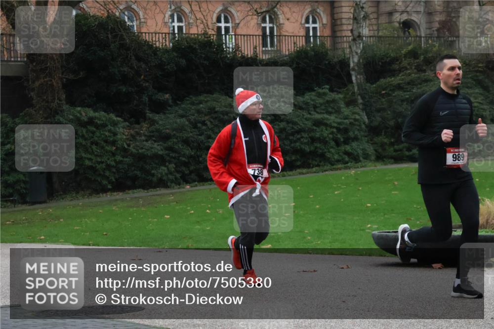 08.12.2024 - St. Pauli X-Mass-Run No. 14 Strokosch-Dieckow http://msf.ph/oto/7505380 08.12.2024 09:40:07 Laufen 989, 738 meine-sportfotos.de