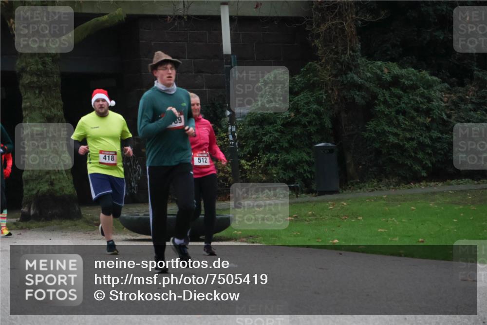 08.12.2024 - St. Pauli X-Mass-Run No. 14 Strokosch-Dieckow http://msf.ph/oto/7505419 08.12.2024 09:40:14 Laufen 418, 512 meine-sportfotos.de