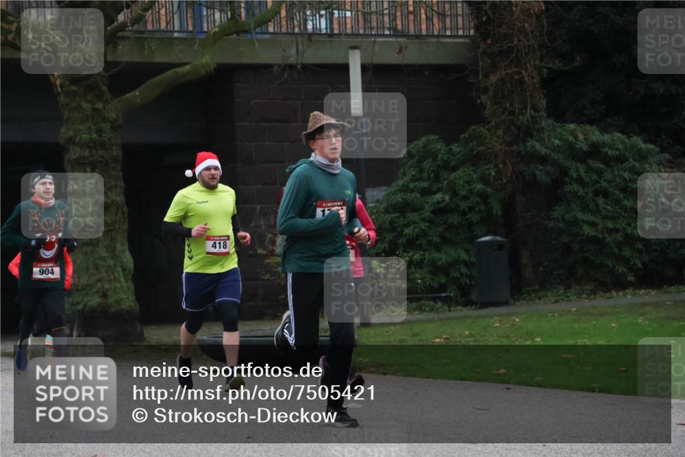 08.12.2024 - St. Pauli X-Mass-Run No. 14 Strokosch-Dieckow http://msf.ph/oto/7505421 08.12.2024 09:40:15 Laufen 30, 904, 418 meine-sportfotos.de