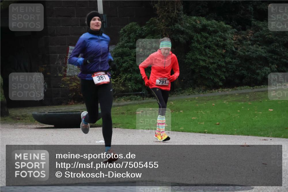 08.12.2024 - St. Pauli X-Mass-Run No. 14 Strokosch-Dieckow http://msf.ph/oto/7505455 08.12.2024 09:40:19 Laufen 391, 791 meine-sportfotos.de