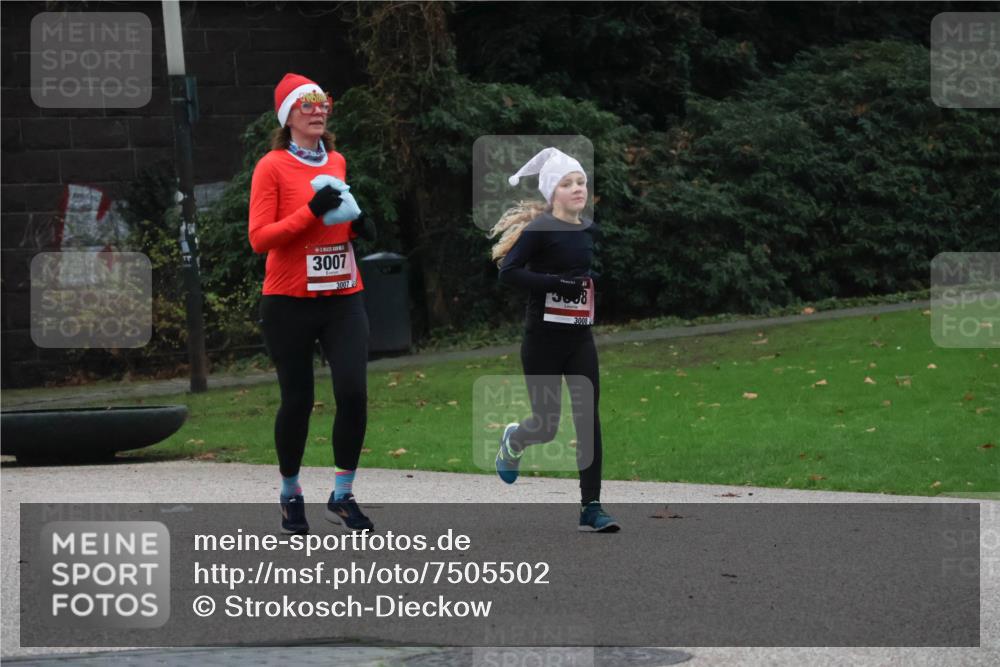 08.12.2024 - St. Pauli X-Mass-Run No. 14 Strokosch-Dieckow http://msf.ph/oto/7505502 08.12.2024 09:40:25 Laufen 3007, 3007, 3658 meine-sportfotos.de