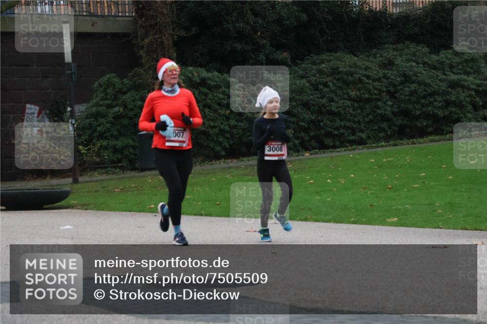 08.12.2024 - St. Pauli X-Mass-Run No. 14 Strokosch-Dieckow http://msf.ph/oto/7505509 08.12.2024 09:40:26 Laufen 007, 3008 meine-sportfotos.de
