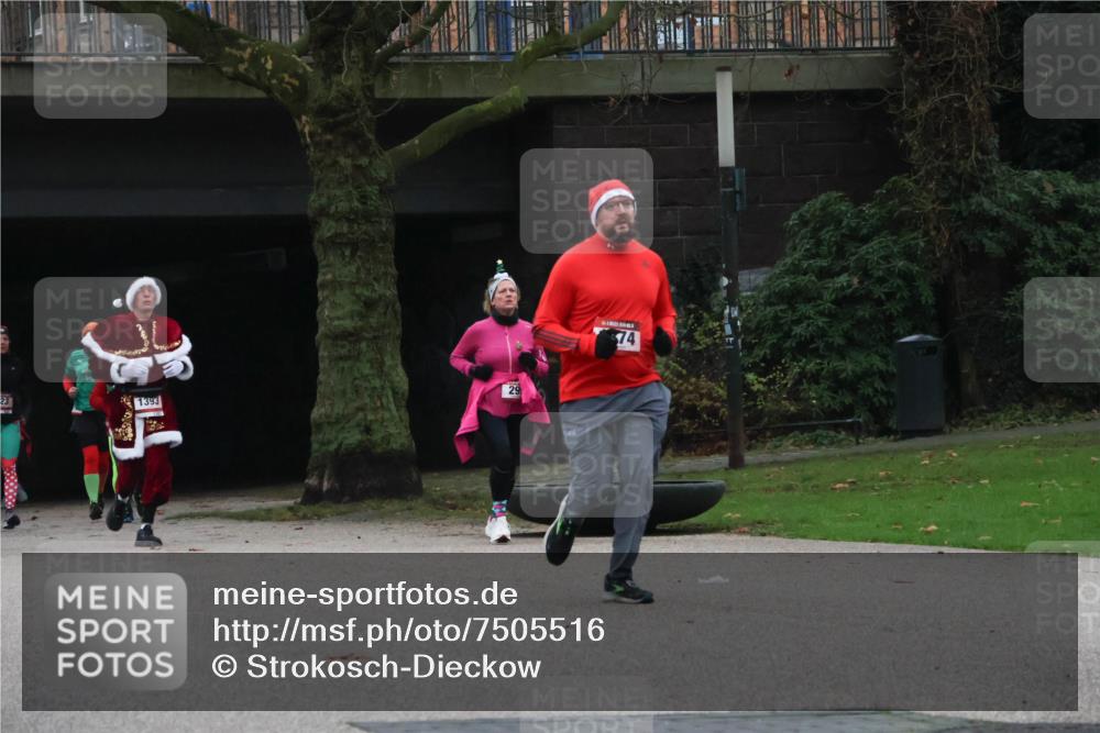 08.12.2024 - St. Pauli X-Mass-Run No. 14 Strokosch-Dieckow http://msf.ph/oto/7505516 08.12.2024 09:40:27 Laufen 23, 1393, 29, 574 meine-sportfotos.de