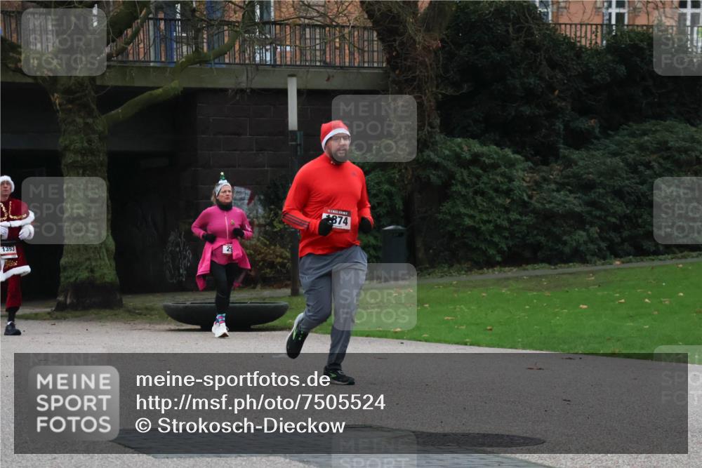 08.12.2024 - St. Pauli X-Mass-Run No. 14 Strokosch-Dieckow http://msf.ph/oto/7505524 08.12.2024 09:40:27 Laufen 1393, 29, 874 meine-sportfotos.de