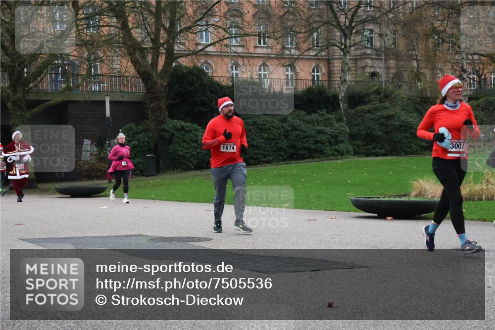 08.12.2024 - St. Pauli X-Mass-Run No. 14 Strokosch-Dieckow http://msf.ph/oto/7505536 08.12.2024 09:40:29 Laufen 1393, 1874, 3007 meine-sportfotos.de
