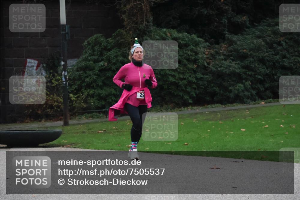 08.12.2024 - St. Pauli X-Mass-Run No. 14 Strokosch-Dieckow http://msf.ph/oto/7505537 08.12.2024 09:40:30 Laufen 29 meine-sportfotos.de