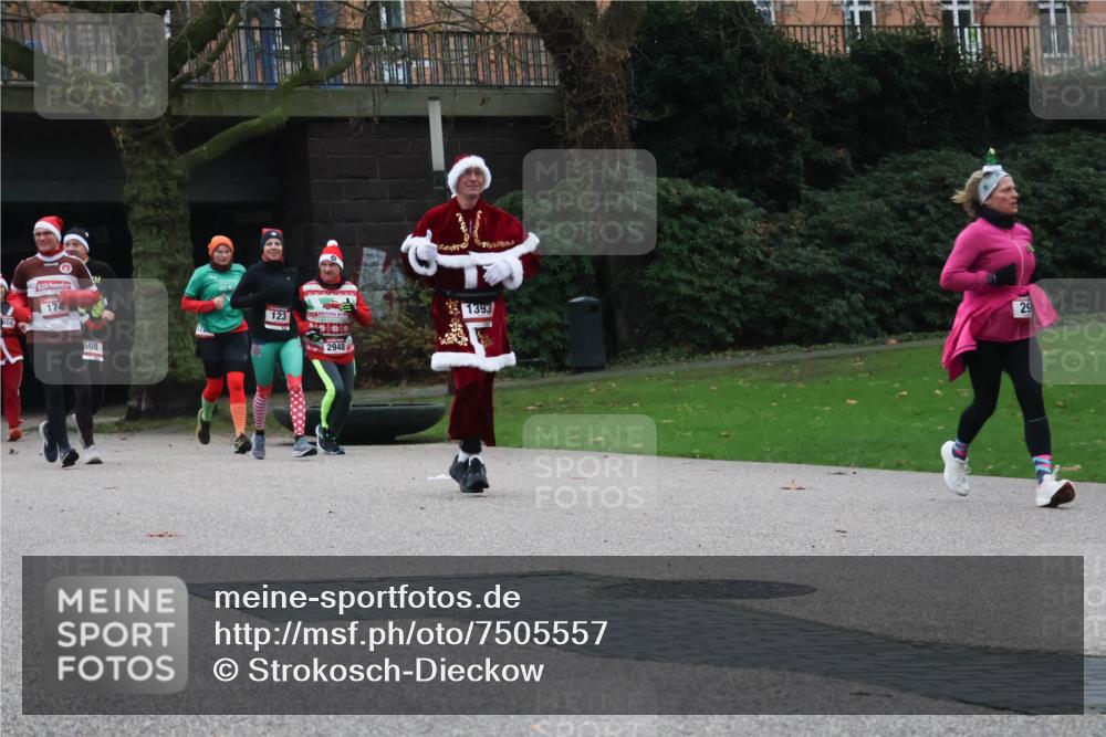 08.12.2024 - St. Pauli X-Mass-Run No. 14 Strokosch-Dieckow http://msf.ph/oto/7505557 08.12.2024 09:40:31 Laufen 174, 608, 123, 2948, 1393, 29 meine-sportfotos.de