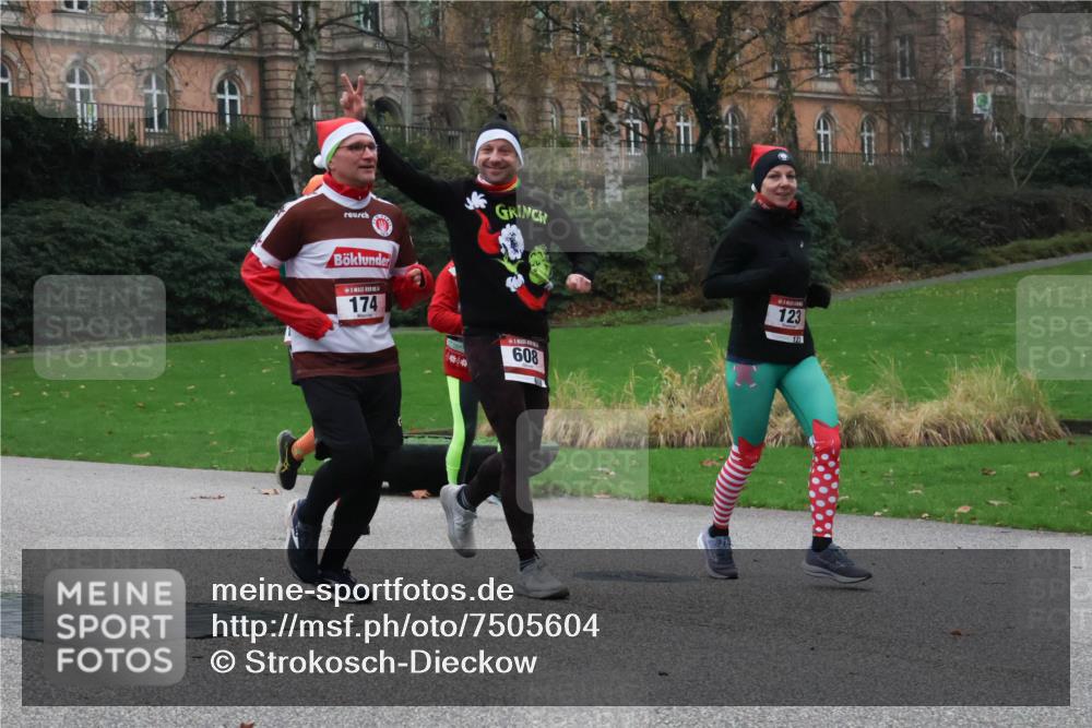 08.12.2024 - St. Pauli X-Mass-Run No. 14 Strokosch-Dieckow http://msf.ph/oto/7505604 08.12.2024 09:40:37 Laufen 174, 608, 123, 123 meine-sportfotos.de