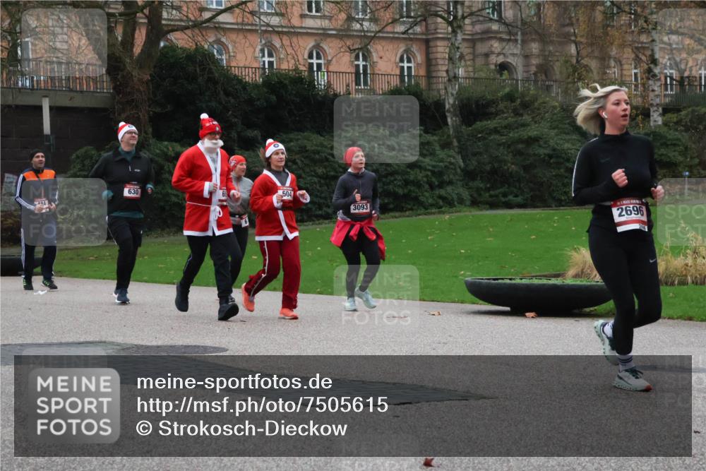 08.12.2024 - St. Pauli X-Mass-Run No. 14 Strokosch-Dieckow http://msf.ph/oto/7505615 08.12.2024 09:40:39 Laufen 630, 504, 3093, 2696 meine-sportfotos.de