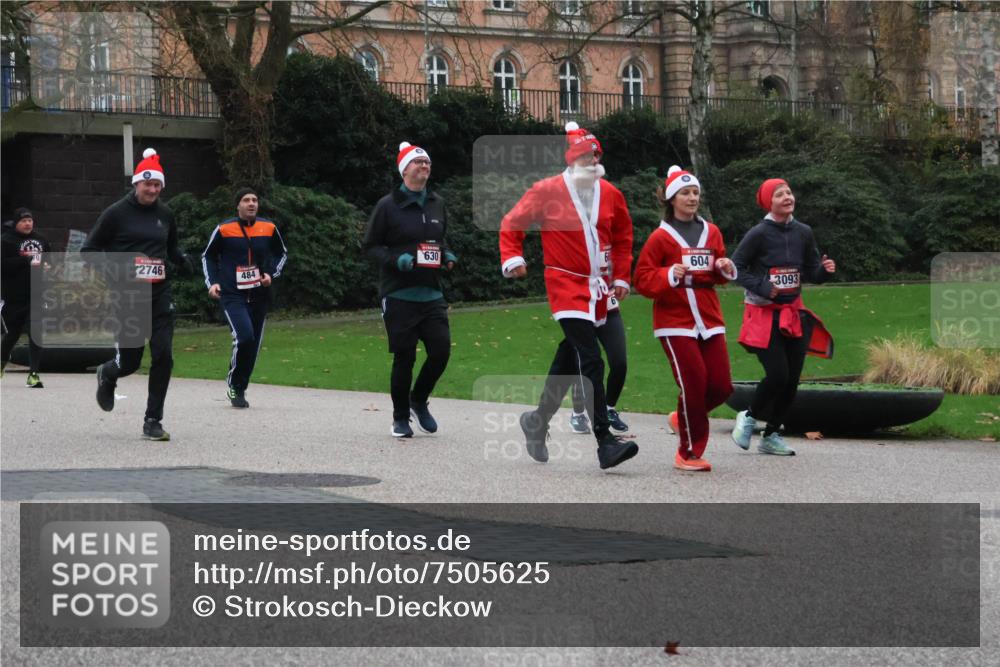 08.12.2024 - St. Pauli X-Mass-Run No. 14 Strokosch-Dieckow http://msf.ph/oto/7505625 08.12.2024 09:40:40 Laufen 630, 2746, 484, 604, 3093 meine-sportfotos.de