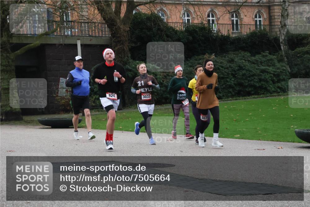 08.12.2024 - St. Pauli X-Mass-Run No. 14 Strokosch-Dieckow http://msf.ph/oto/7505664 08.12.2024 09:40:45 Laufen 21, 624, 3033, 303 meine-sportfotos.de