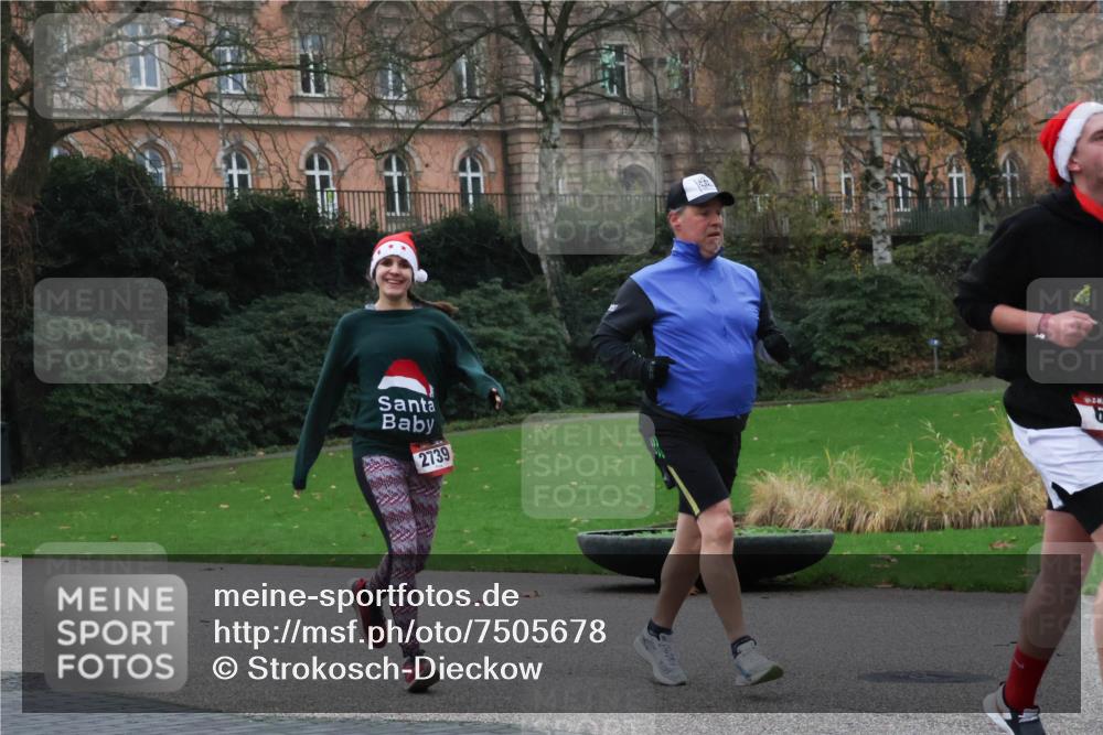 08.12.2024 - St. Pauli X-Mass-Run No. 14 Strokosch-Dieckow http://msf.ph/oto/7505678 08.12.2024 09:40:49 Laufen 2739 meine-sportfotos.de