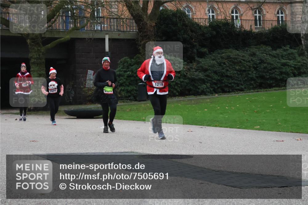 08.12.2024 - St. Pauli X-Mass-Run No. 14 Strokosch-Dieckow http://msf.ph/oto/7505691 08.12.2024 09:40:51 Laufen 325, 2604, 1219 meine-sportfotos.de