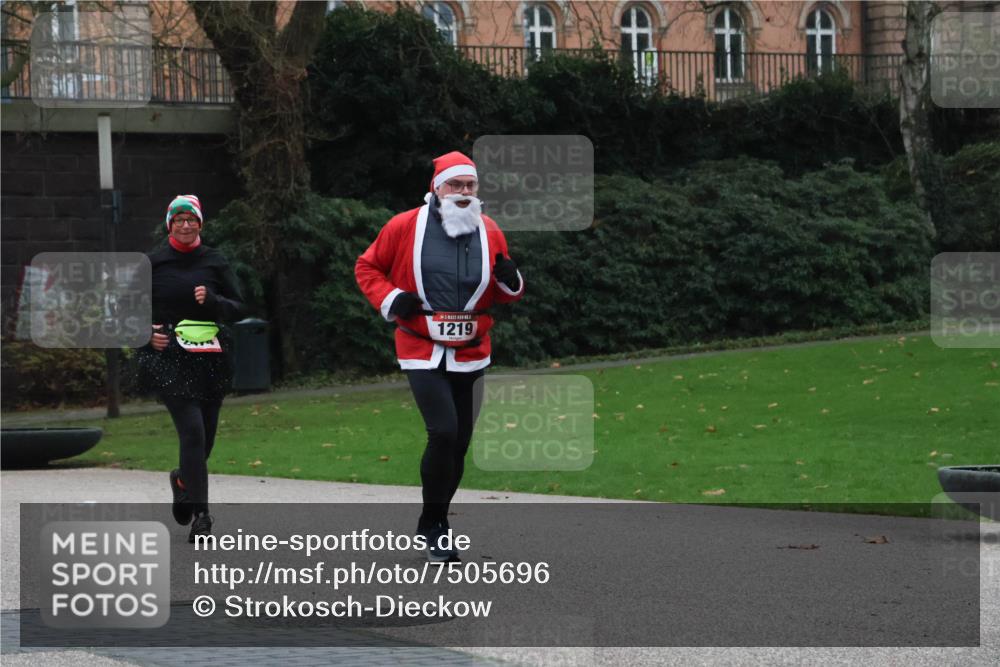 08.12.2024 - St. Pauli X-Mass-Run No. 14 Strokosch-Dieckow http://msf.ph/oto/7505696 08.12.2024 09:40:52 Laufen 1219 meine-sportfotos.de